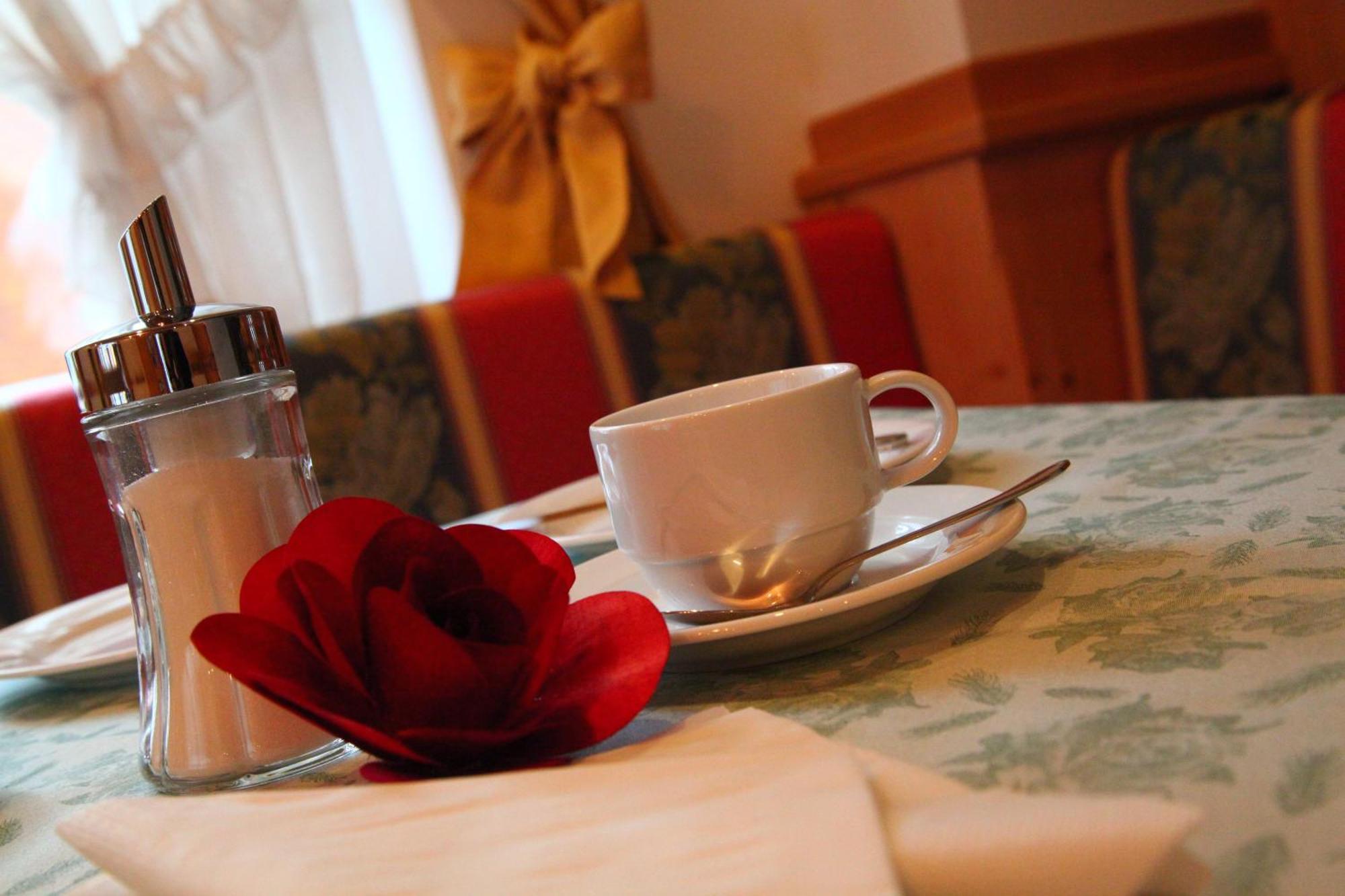 Garni Pra Fiori Hotel Campitello di Fassa Bagian luar foto