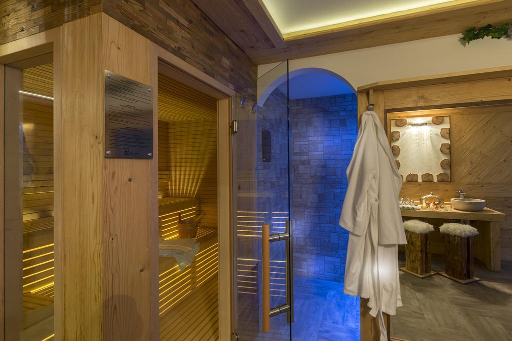 Garni Pra Fiori Hotel Campitello di Fassa Bagian luar foto