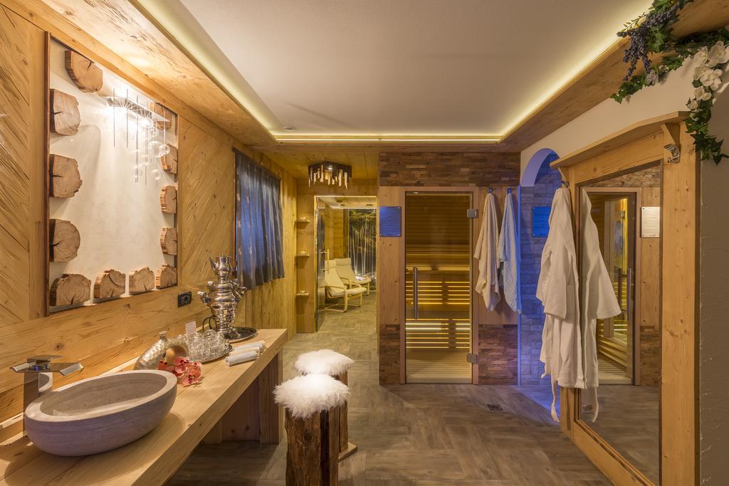 Garni Pra Fiori Hotel Campitello di Fassa Bagian luar foto