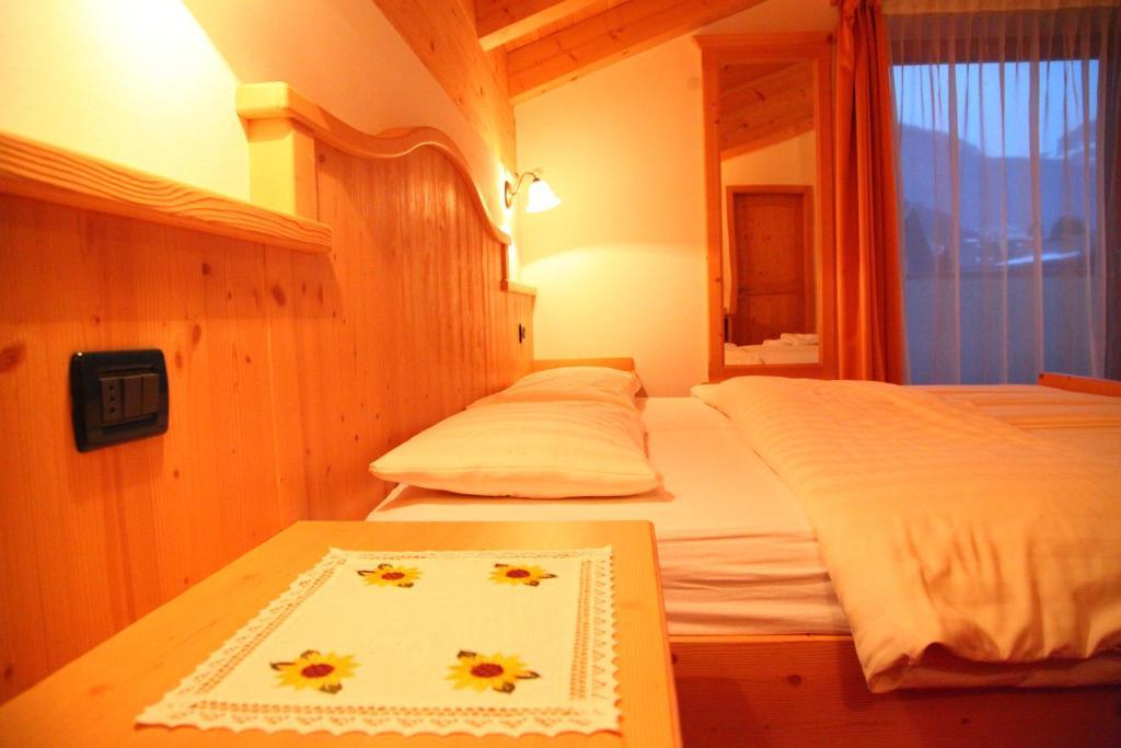 Garni Pra Fiori Hotel Campitello di Fassa Bagian luar foto