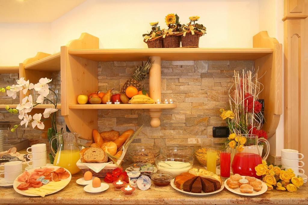 Garni Pra Fiori Hotel Campitello di Fassa Bagian luar foto