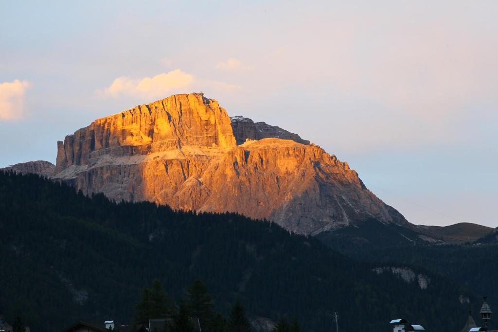 Garni Pra Fiori Hotel Campitello di Fassa Bagian luar foto