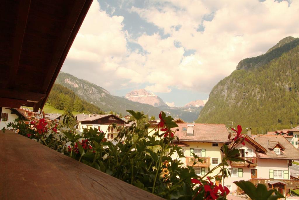 Garni Pra Fiori Hotel Campitello di Fassa Ruang foto