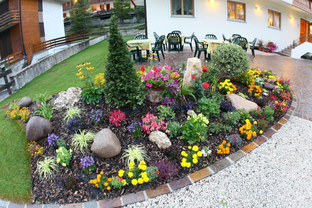 Garni Pra Fiori Hotel Campitello di Fassa Bagian luar foto