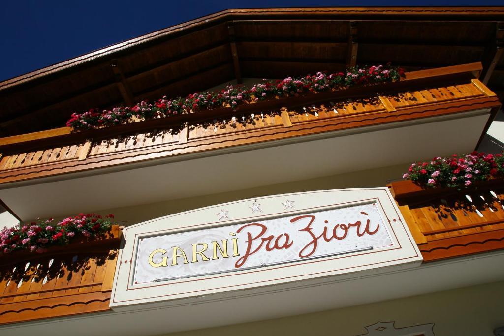 Garni Pra Fiori Hotel Campitello di Fassa Bagian luar foto