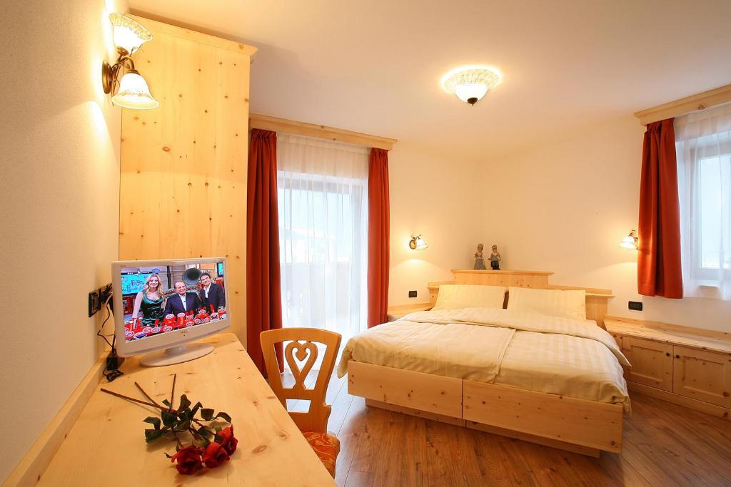Garni Pra Fiori Hotel Campitello di Fassa Ruang foto