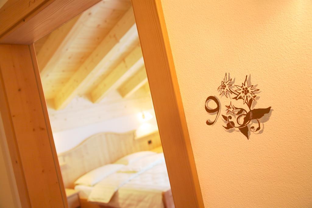 Garni Pra Fiori Hotel Campitello di Fassa Bagian luar foto