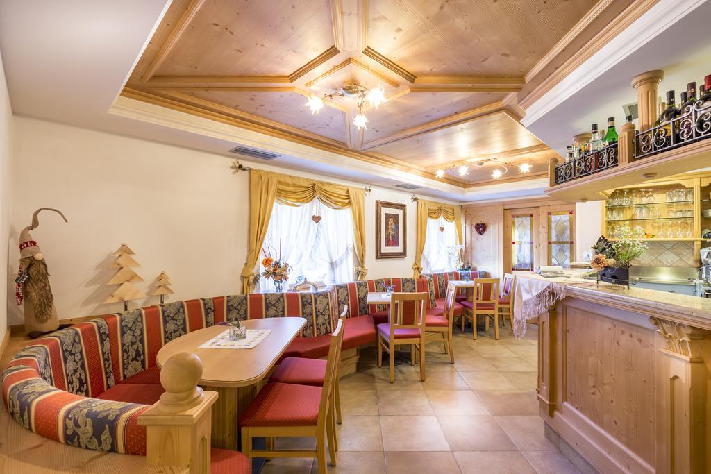 Garni Pra Fiori Hotel Campitello di Fassa Bagian luar foto