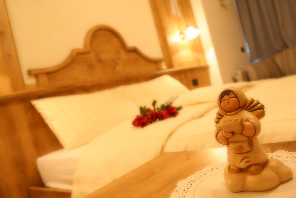 Garni Pra Fiori Hotel Campitello di Fassa Bagian luar foto