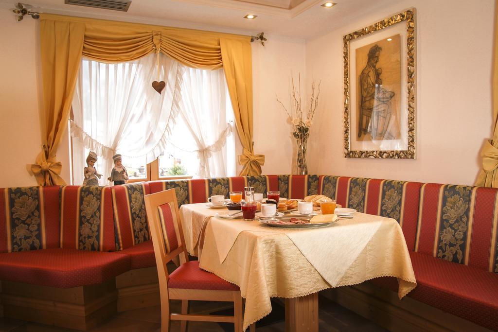 Garni Pra Fiori Hotel Campitello di Fassa Bagian luar foto